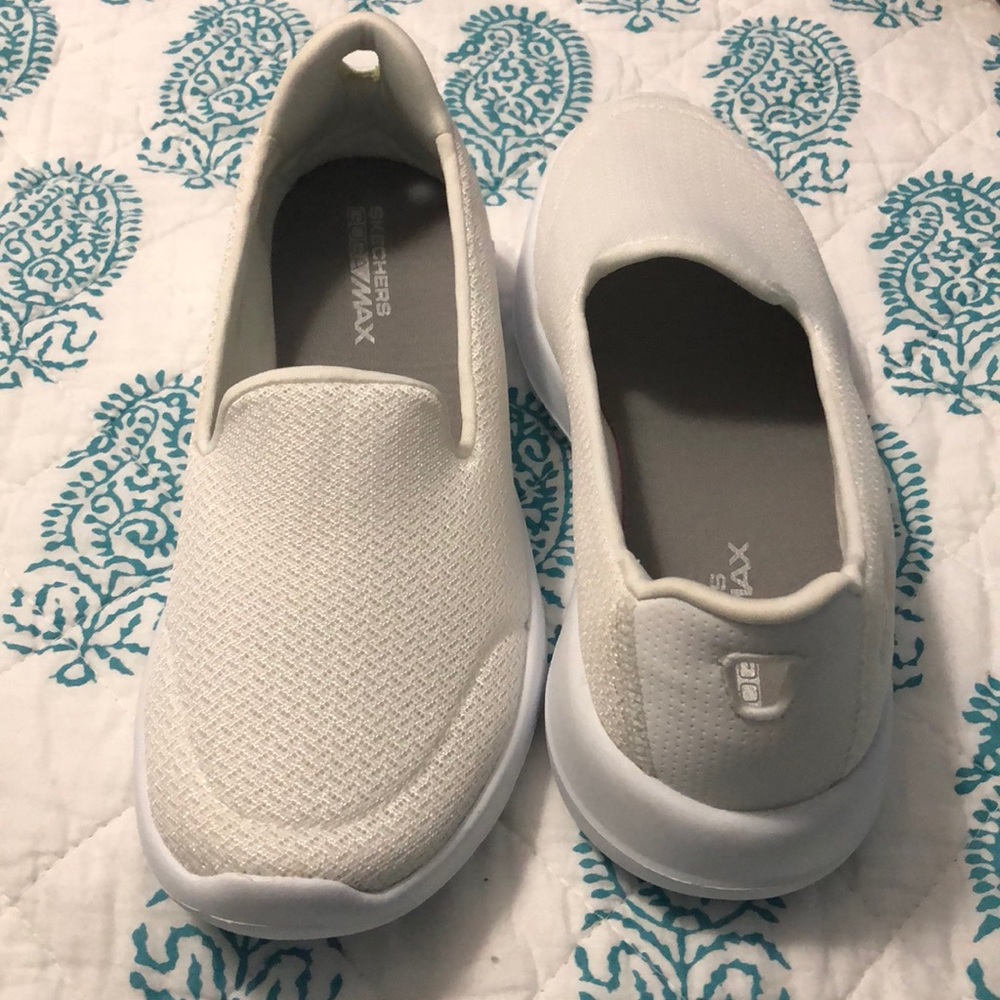 Sketchers Go Walk
